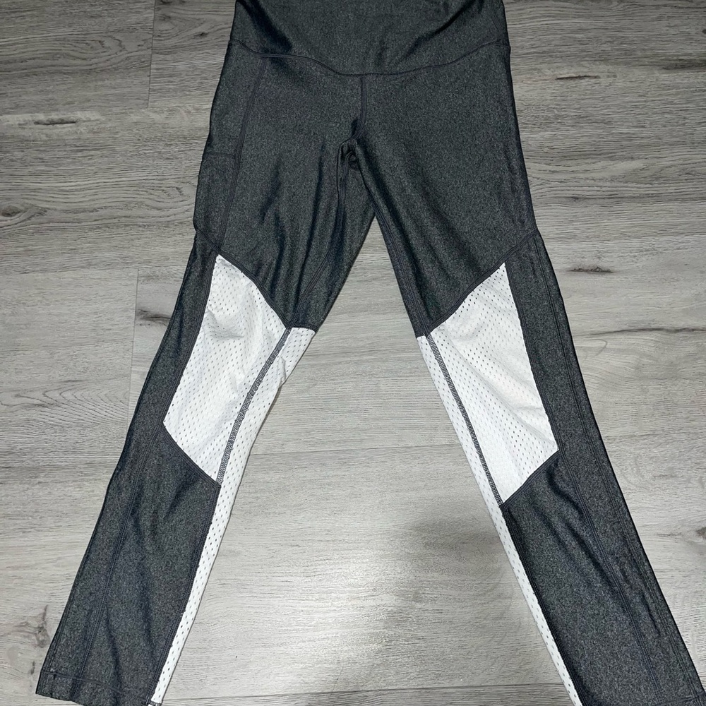 Under armor Grey and what fitted leggings